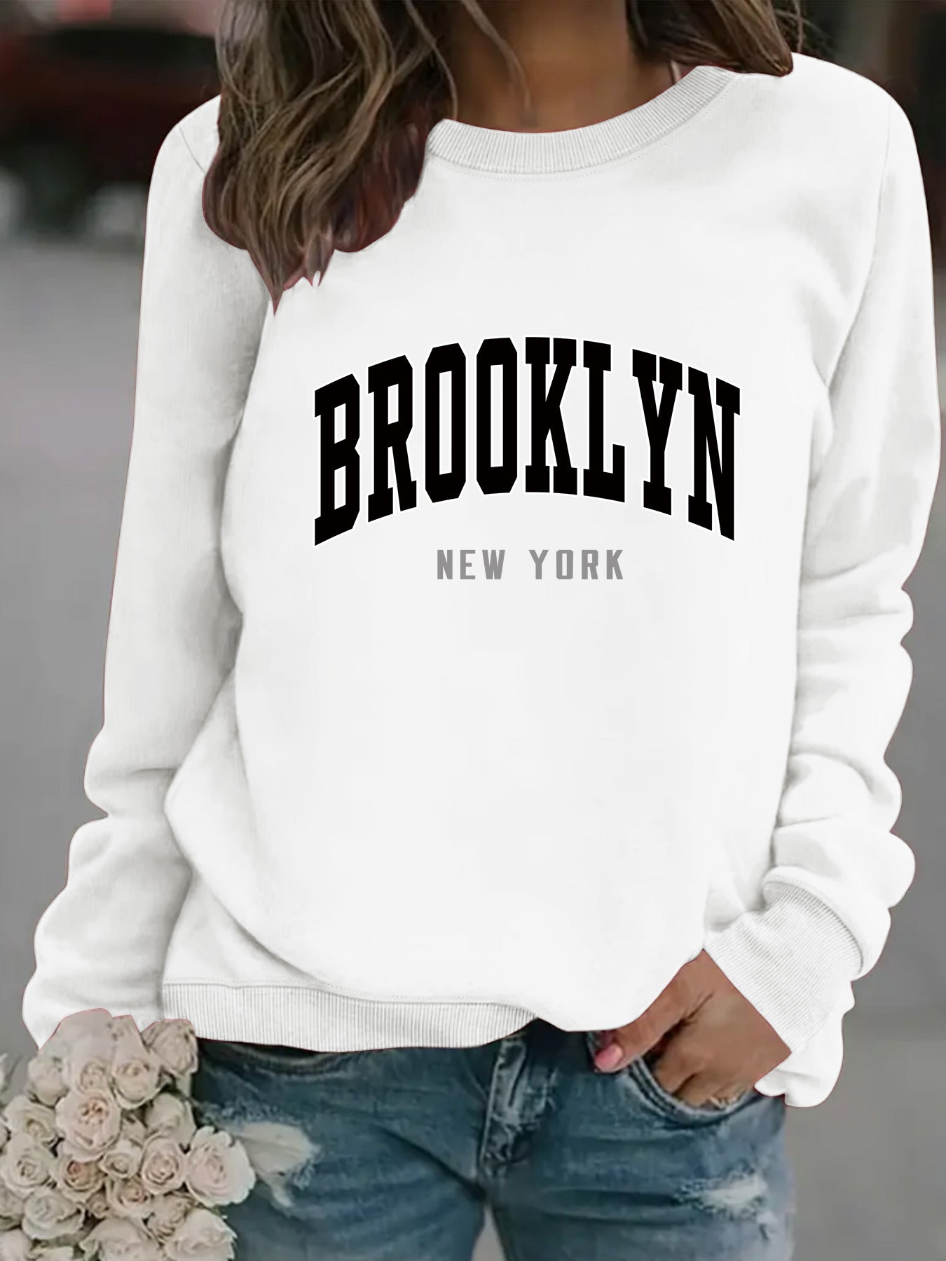 Round neck letter printed pullover sweatshirt