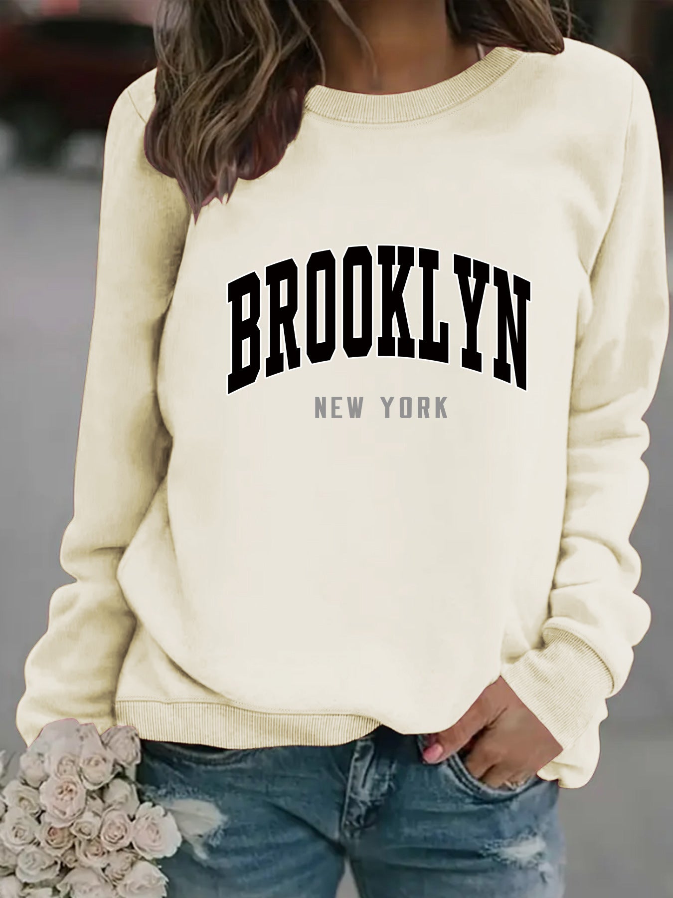 Round neck letter printed pullover sweatshirt