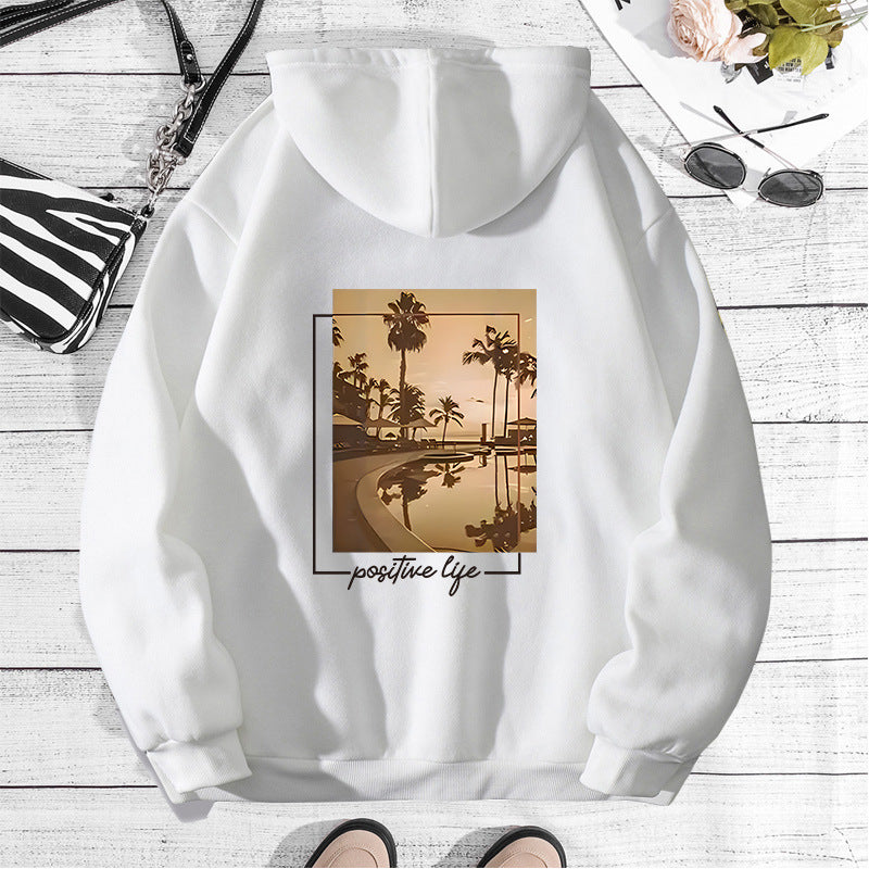 Urban style printed hooded sweatshirt with back collar and fleece