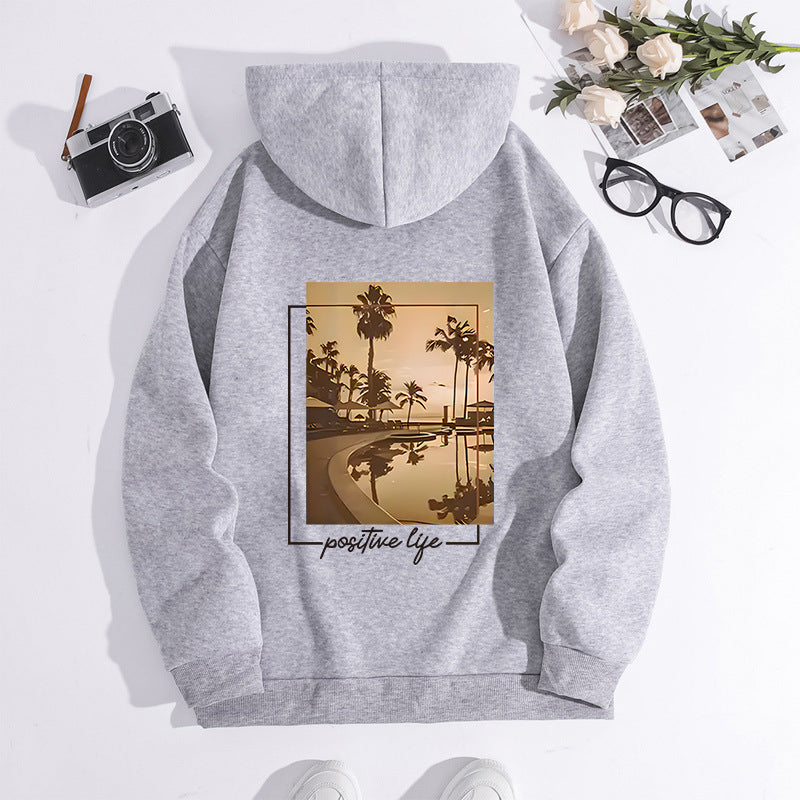 Urban style printed hooded sweatshirt with back collar and fleece