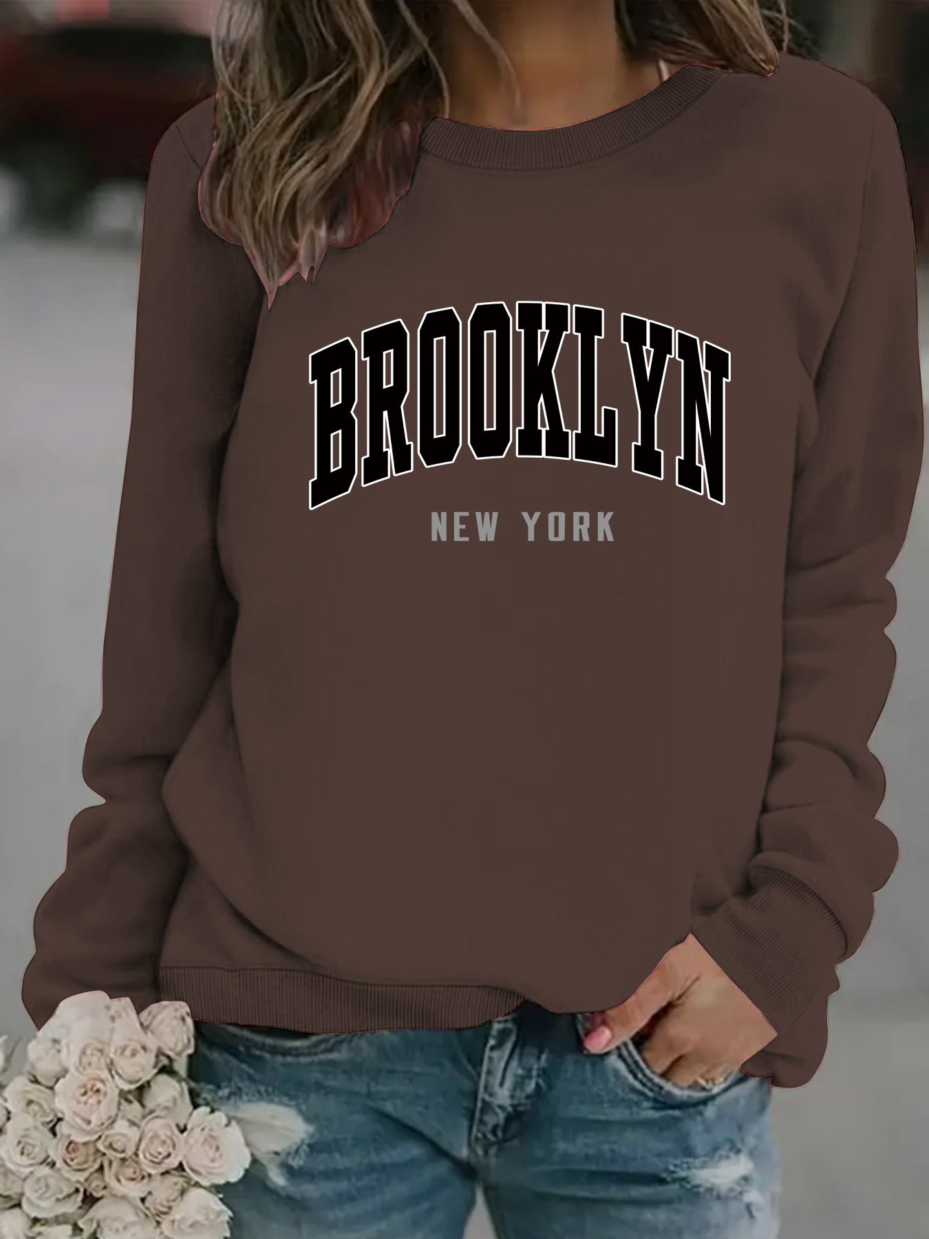 Round neck letter printed pullover sweatshirt